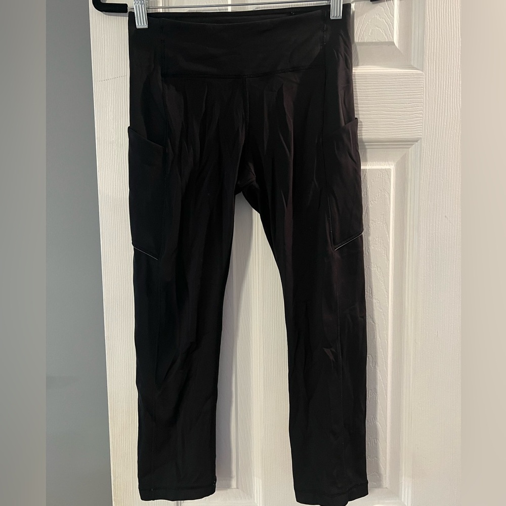 Lululemon, Cropped Black Pocketed Leggings, Size 4